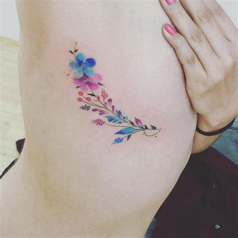 17 hermosos tatuajes en las costillas (y sus significados) para las ...